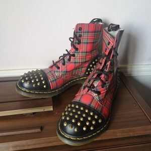 Rare Dr. Martens Stuart boots w/studs
